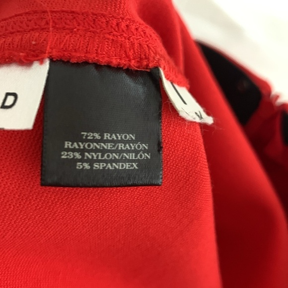 Ann Taylor Red Pencil Skirt w/Side Darting, Zipper Closure. 3% Spandex Size 12P - Picture 5 of 11